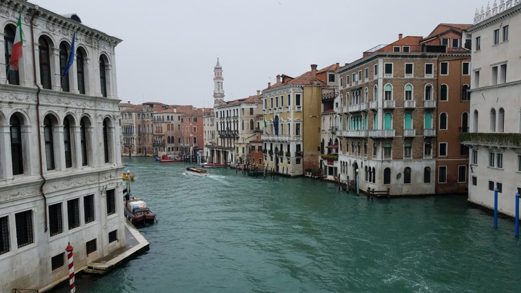 イタリア ヴェネツィア リアルト橋からみた景色